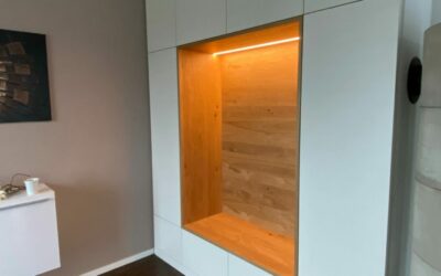 Einbauschrank mit Sitzgelegenheit