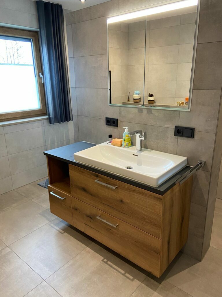 Badunterschrank gefertigt nach Kundenwunsch