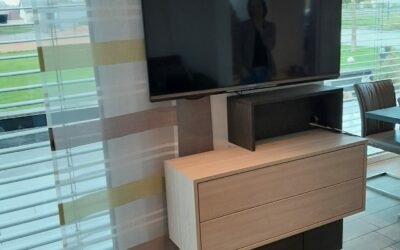 Kleines Sideboard um Kabelsalat zu vermeiden