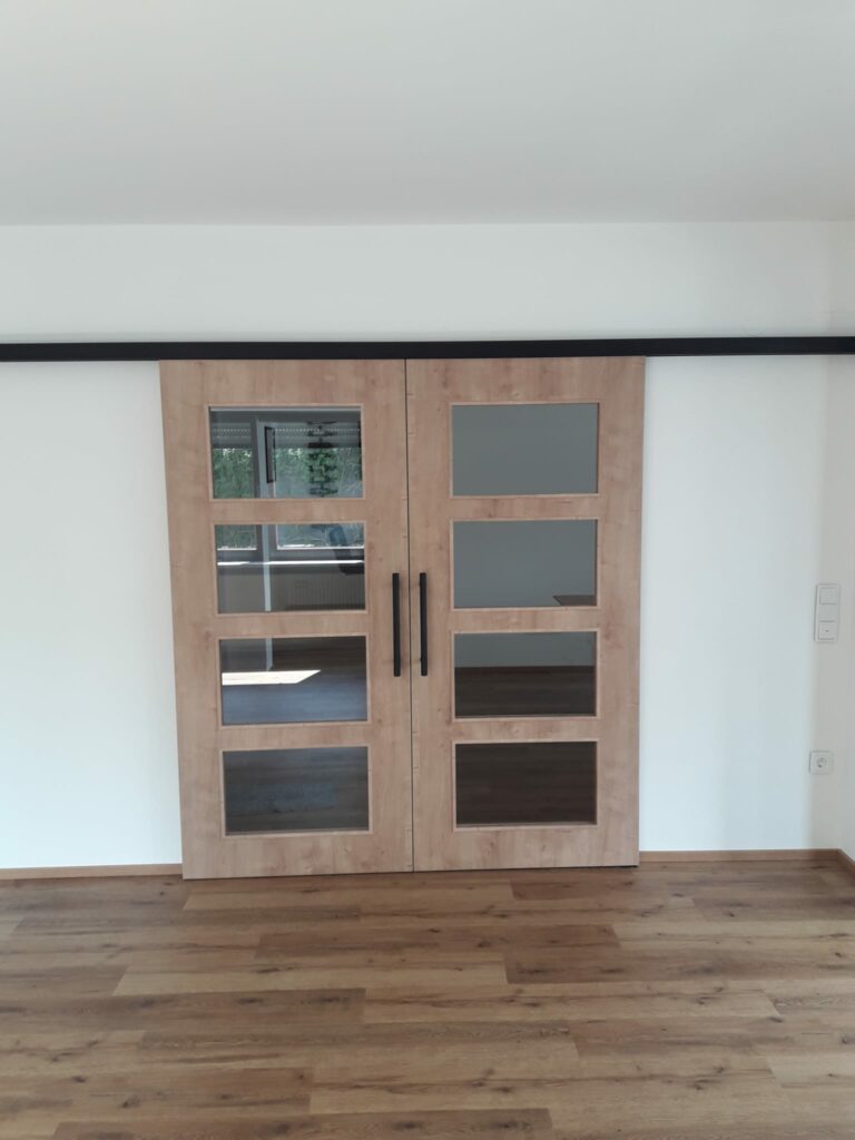 Selbstgefertigte Schiebetüre gefertigt auf Kundenwunsch