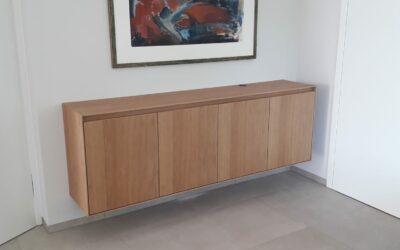 Einfaches Sideboard mit Griffmulde in Eiche